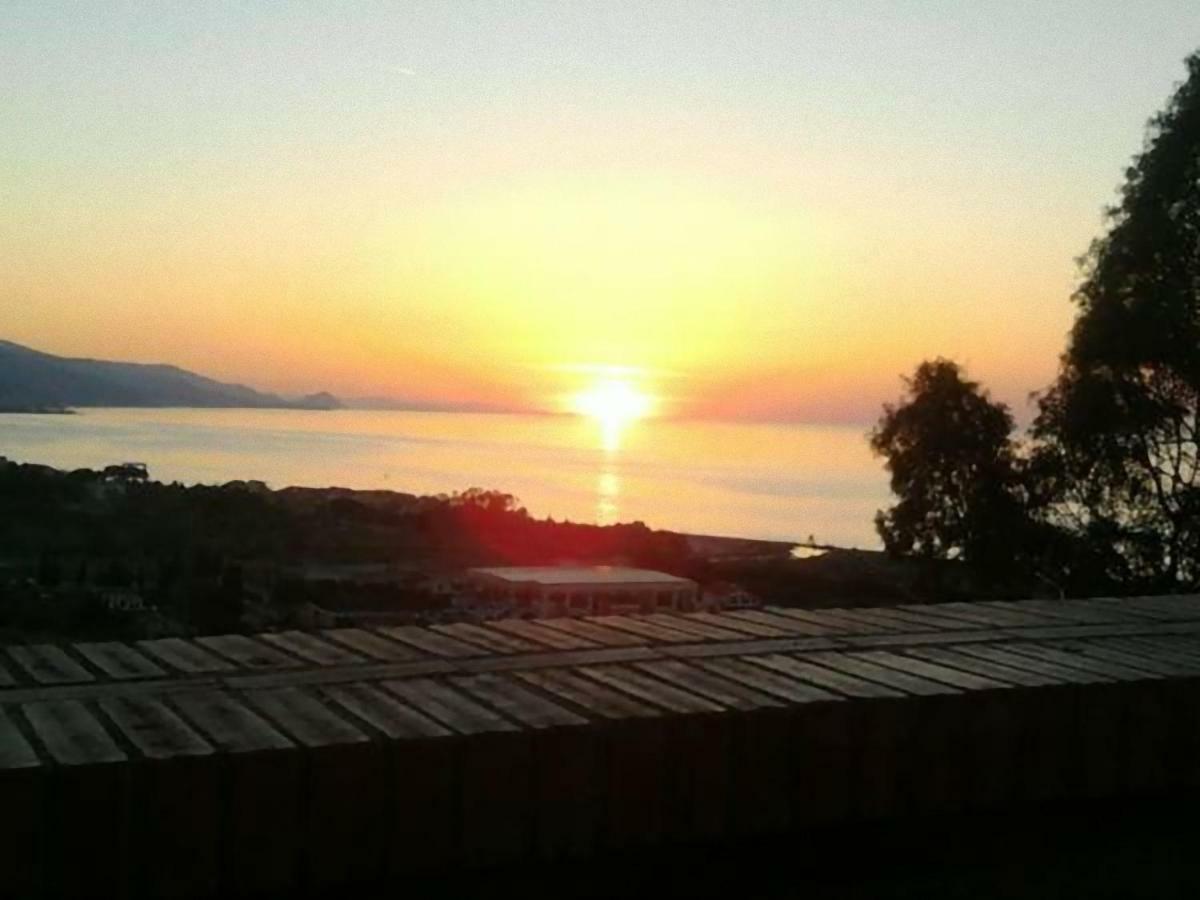 Casa Vacanze Camastra Santo Stefano di Camastra Ngoại thất bức ảnh